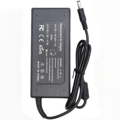 Блок питания импульсный 19,0V,  4,74A, 2,5х5,5 мм